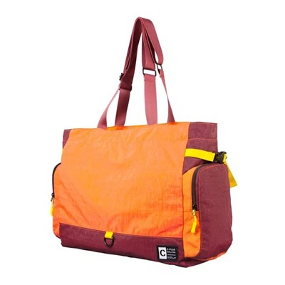 Есть ли в спортивных сумках петля для подвешивания ключей?