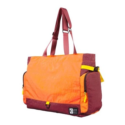 Есть ли в спортивных сумках петля для подвешивания ключей?